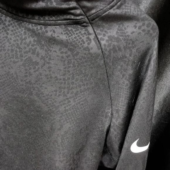 Nike Dri-FIT pro Long sleeve black turtleneck  women's  size medium - Picture 4 of 9
